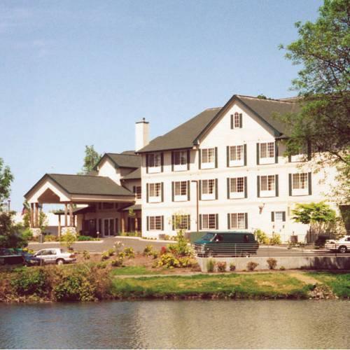 Отель La Quinta Inn & Suites Eugene