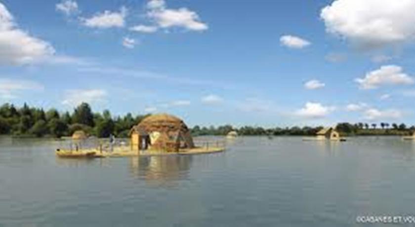 Отель Village Flottant de Pressac