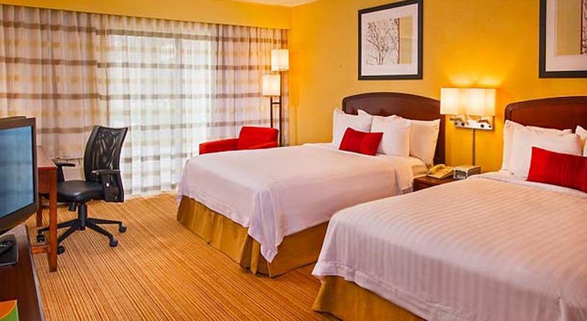 Отель Courtyard Richmond Northwest