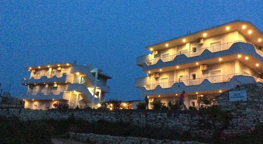 Отель Two Mermaids Hotel