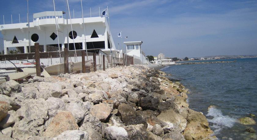 Maisonette Yacht Club