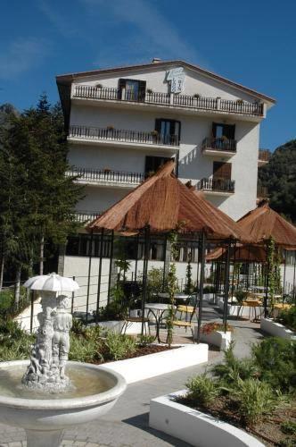 Отель Hotel Lago Bin