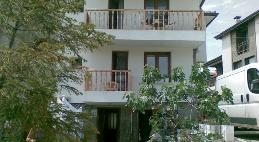 Farlalievi Guest House