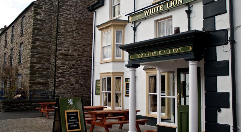 Отель The White Lion Hotel