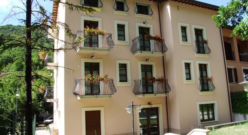 Отель Albergo La Casa Nel Bosco