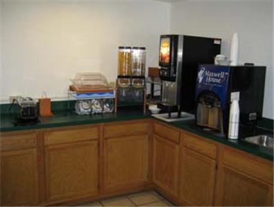 Отель Knights Inn Athens