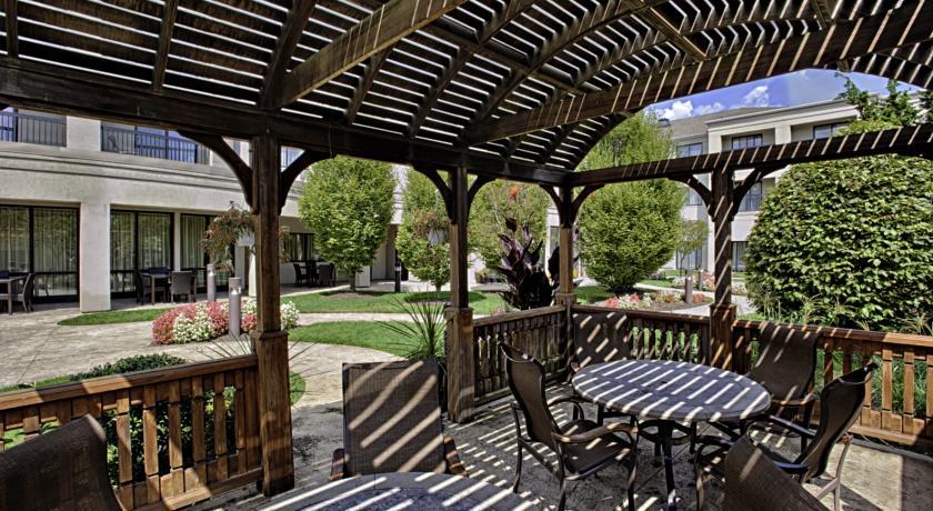 Отель Courtyard by Marriott Wall at Monmouth Shores Corporate Park
