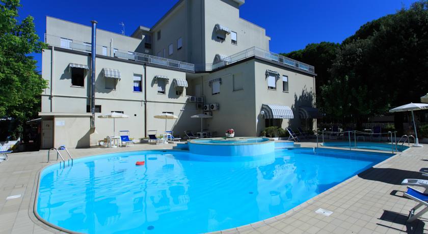 Отель New Hotel Chiari
