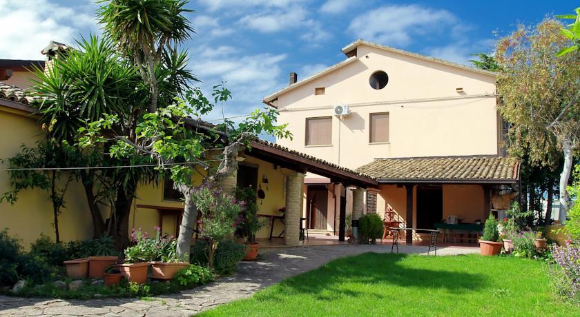 Отель Agriturismo Fattoria Dell'Uliveto