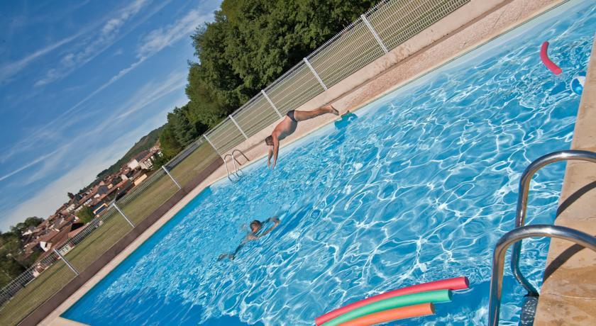 Отель Village de Vacances Les Lambrilles