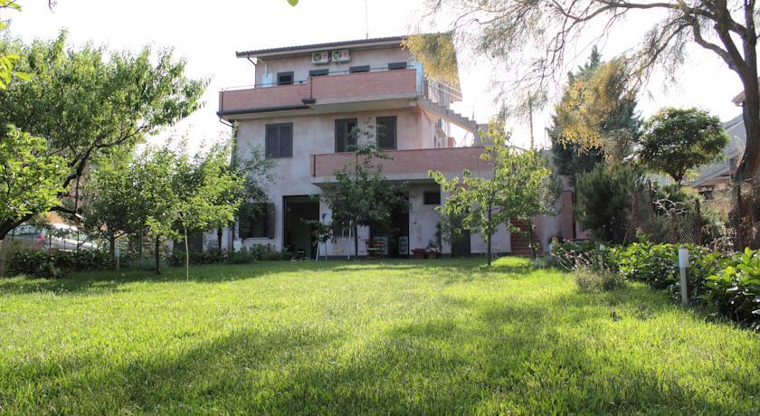 Апартаменты Etna Apartments