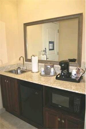 Отель Hampton Inn & Suites Rogers