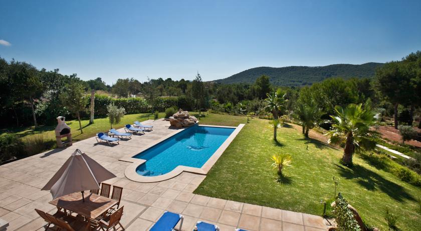 Апартаменты Villa The Pond