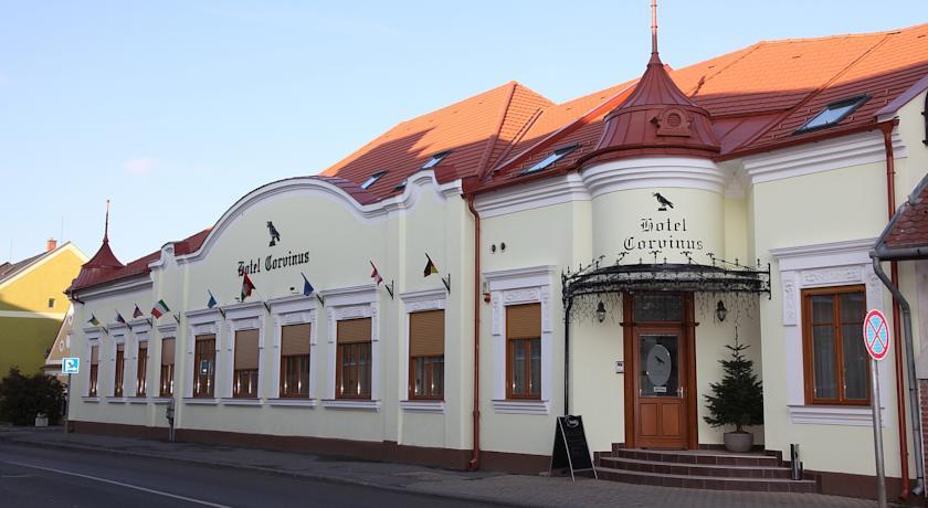 Отель Hotel Corvinus