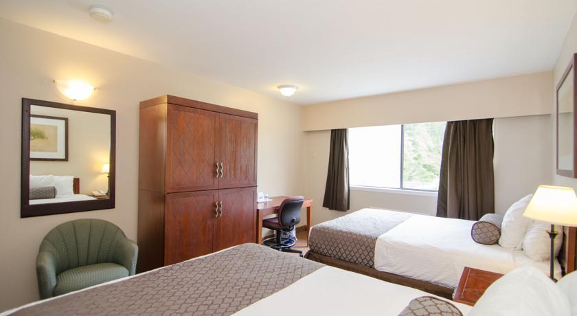 Отель Lions Gate Travelodge