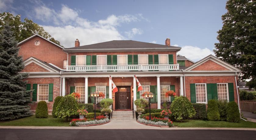Отель The Woodlawn Inn