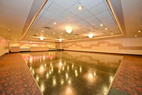 Отель Howard Johnson Benton Harbor