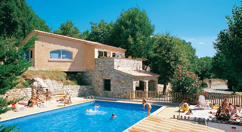 Отель Camping les Chênes Verts