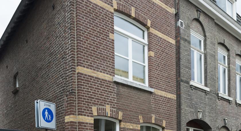 The Maastricht Treat(-y) Town House