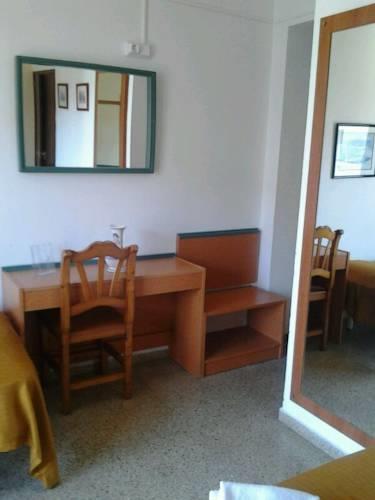 Хостел Hostal Arenal Pins