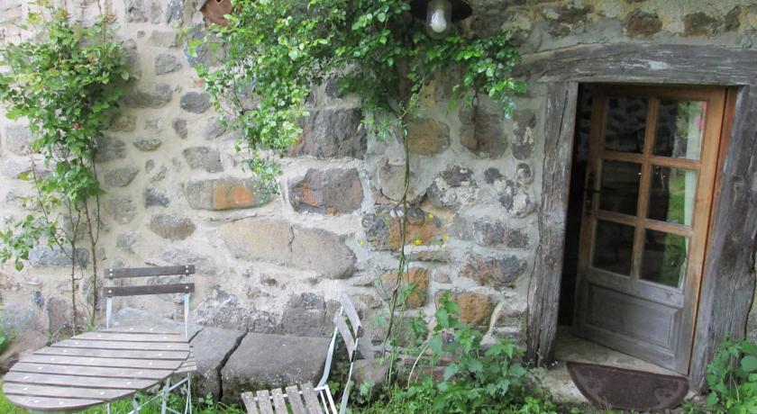 Апартаменты Gîte L'Oustalou