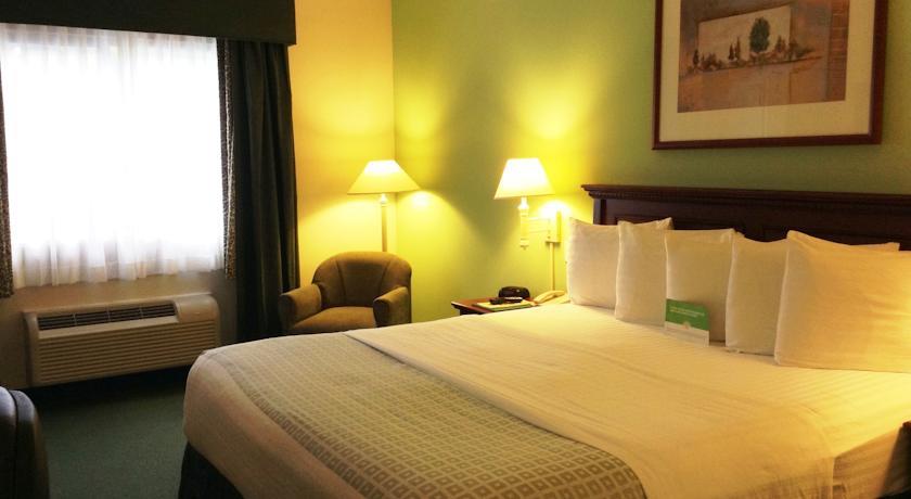 Отель La Quinta Oceanside