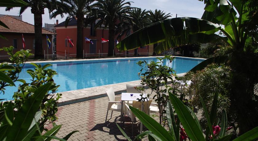Апартаменты Riviera Suite Apartments