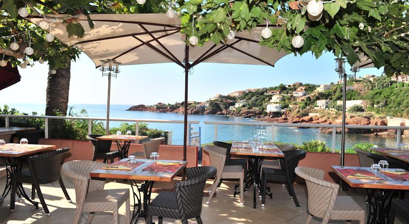 Отель Hotel Les Flots Bleus