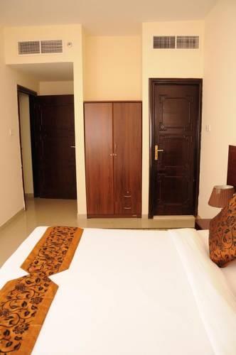 Апартаменты Raynor Hotel Apartments