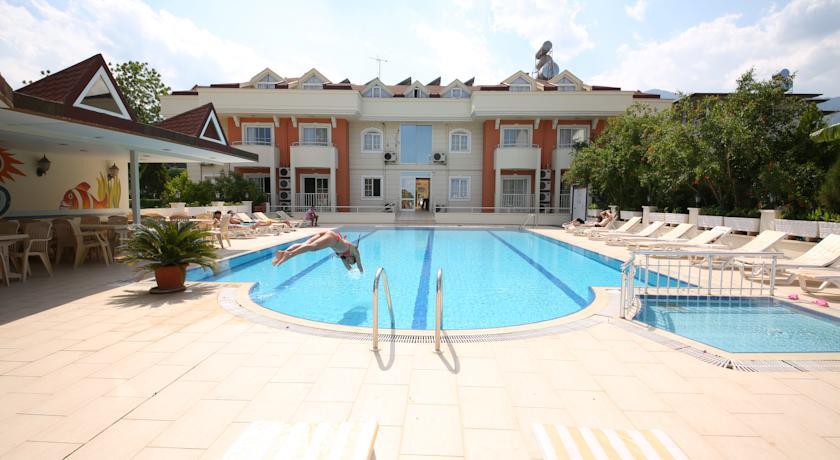 Qmax Apart Hotel