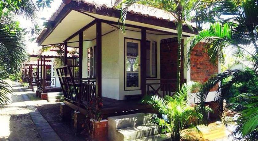 Отель Sand Beach Bungalow