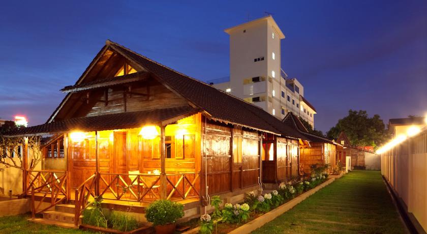 The Settlement Hotel