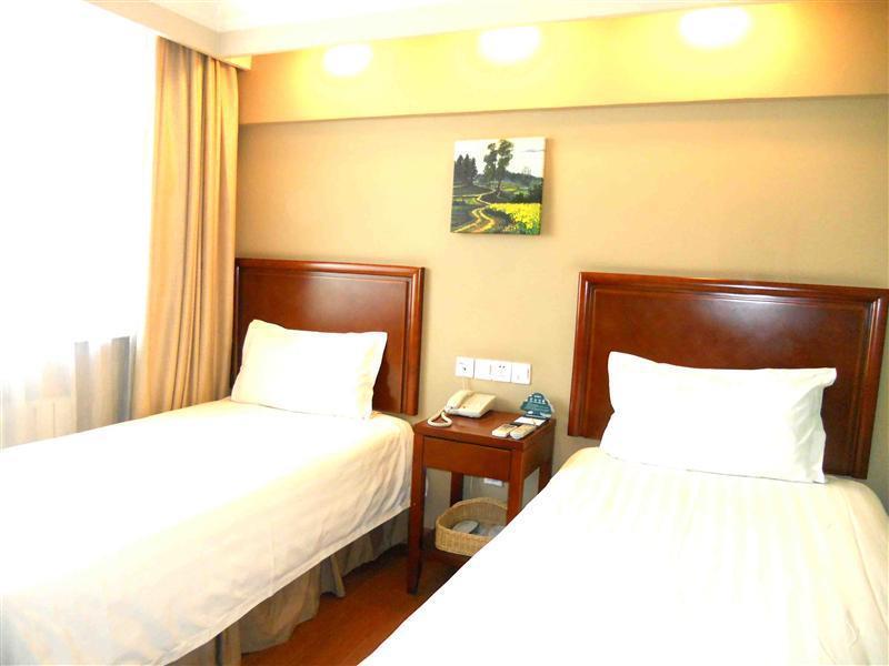 Отель Greentree Inn Wurumuqi South Xinhua Road Hotel
