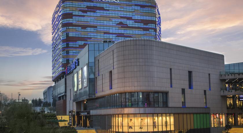 Отель Himalayas Hotel Qingdao