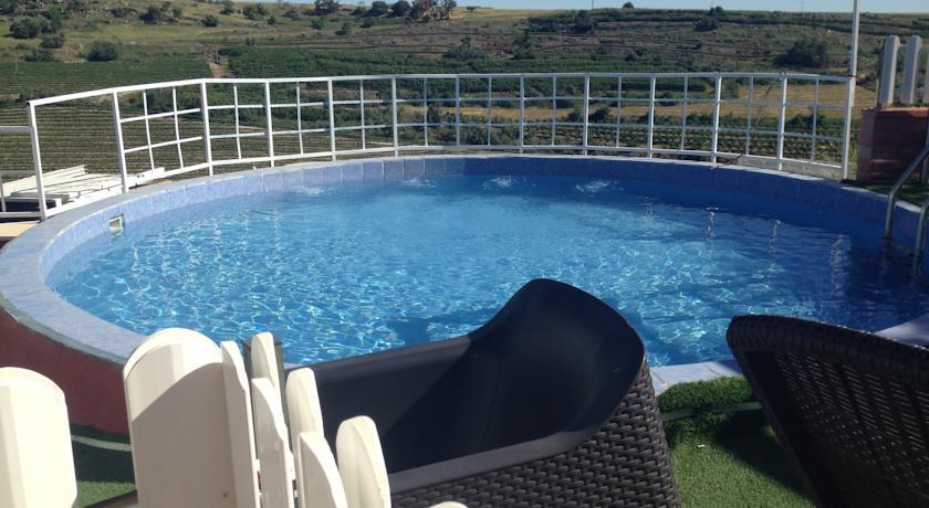 Гостевой дом Ha'Bait Ha'adom Guesthouse