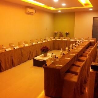 Отель Avira Hotel Makassar