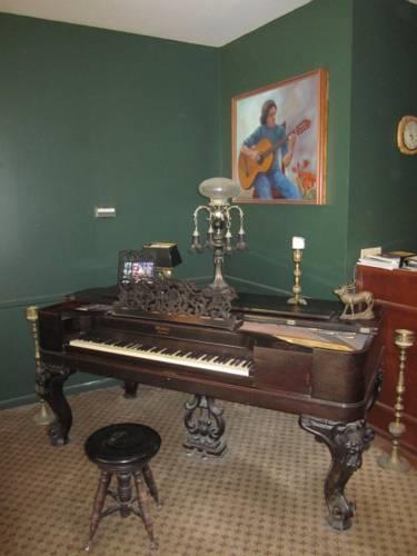 Отель The Charles Inn