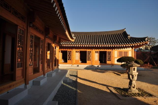 Отель Hwangnamguan Hanok Village