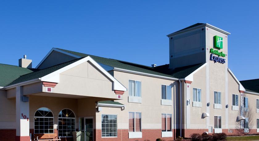 Отель Holiday Inn Express WATERTOWN