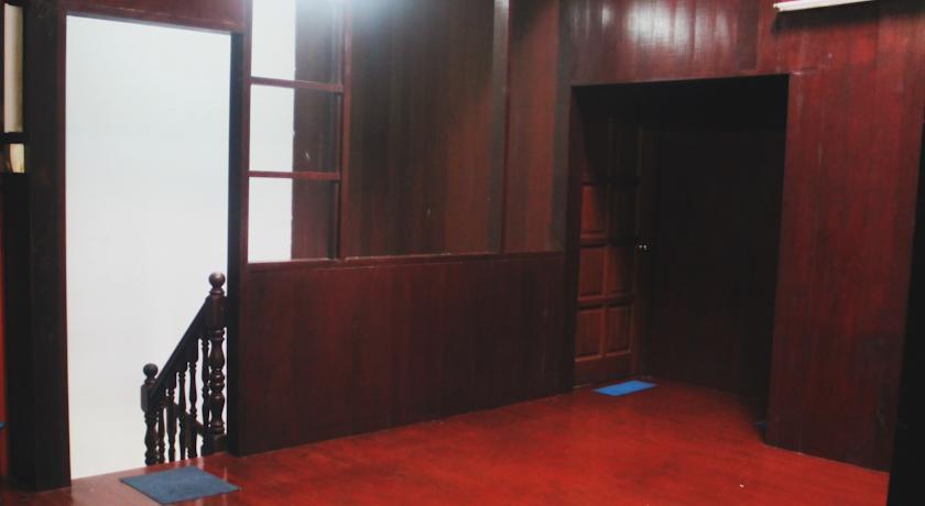 Отель Jungle Lodge Alang Sedayu
