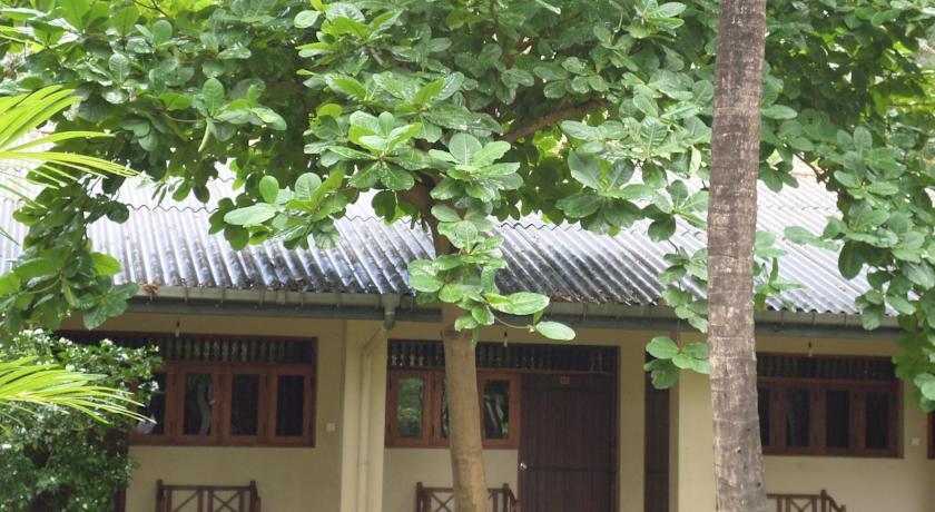 Отель Polonnaruwa Holiday Inn