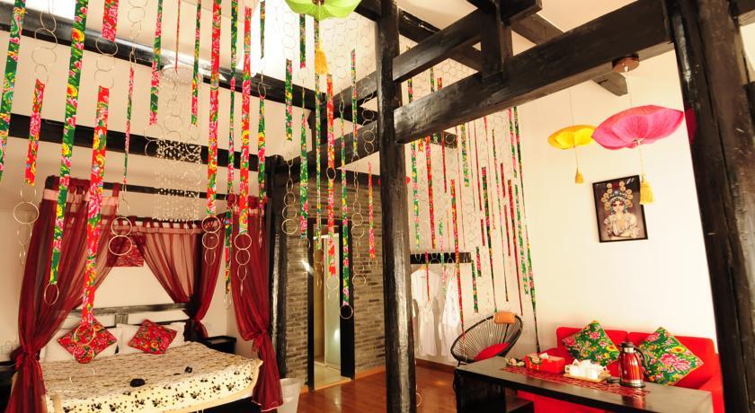Отель Warm Flowers Guesthouse