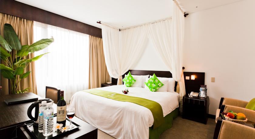 Отель The Loft Seaside Suites