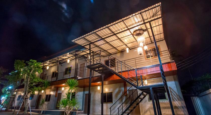 Хостел The First Residence & Cafe