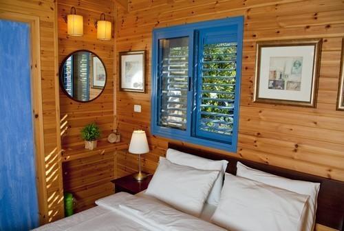 Отель The Cabin on the Hill