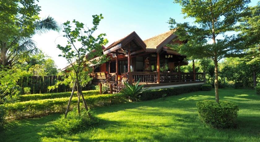 Отель Huan Esan Place