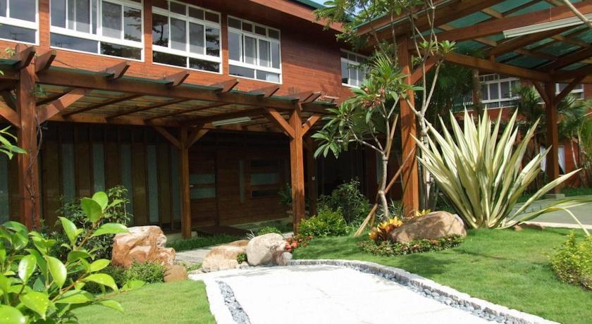 Отель Moon Garden Holiday House