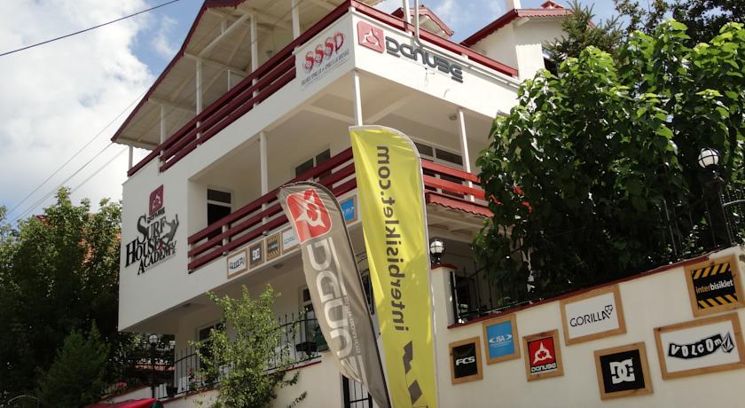 Хостел Danube Surf House and Academy