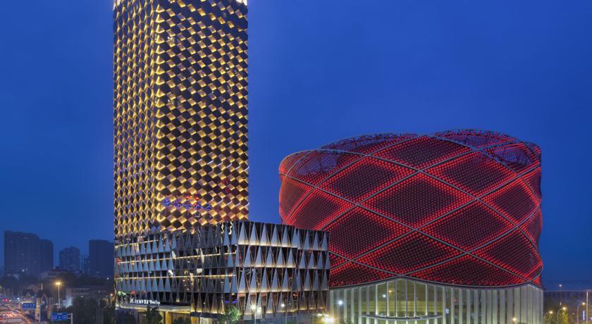 Отель Wanda Reign Wuhan