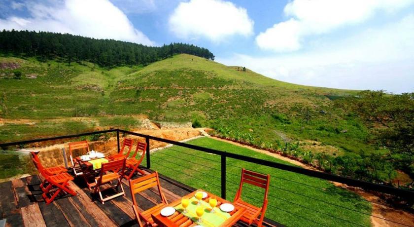 Отель Windloft Retreat